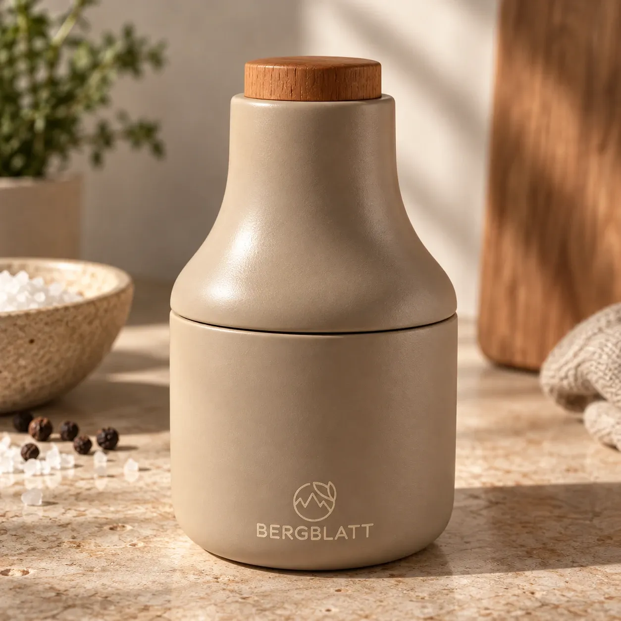 Bergblatt Mühle in Sand auf Travertin